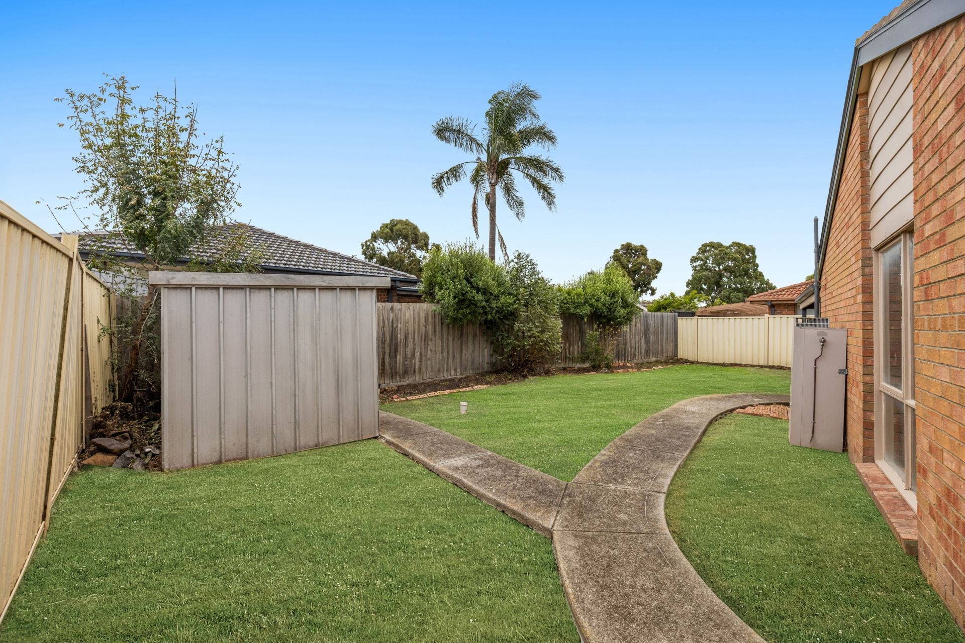 Convenience & Comfort in a Well-Connected Mill Park Location