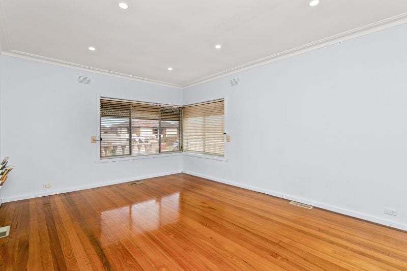 10 Catalina Drive, Thomastown