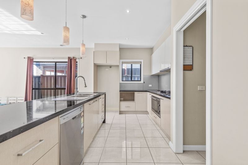 242 Newbury Boulevard, Craigieburn