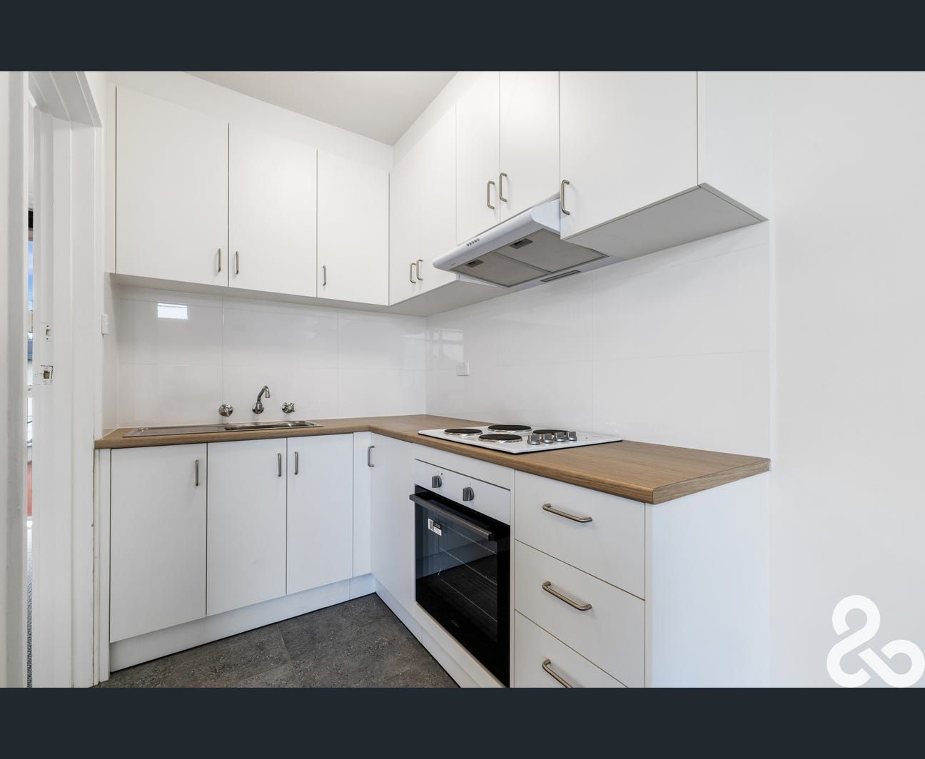 Spacious, Modern and fantastic location.