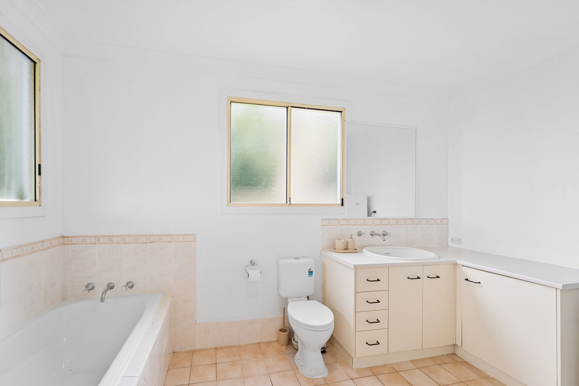 3 Stewart Brougham Close, Lisarow, Lisarow - Thumbnail 7