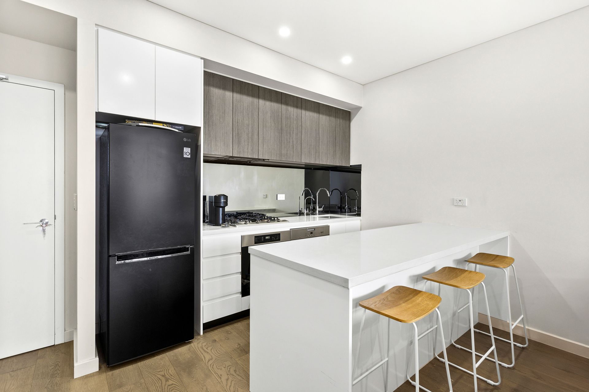 910/15 Garrigarrang Avenue Kogarah NSW, Kogarah - Thumbnail 4
