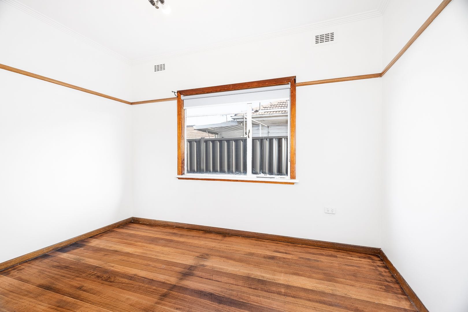 SPACIOUS 3-BEDROOM FAMILY HOME IN PRIME LOCATION