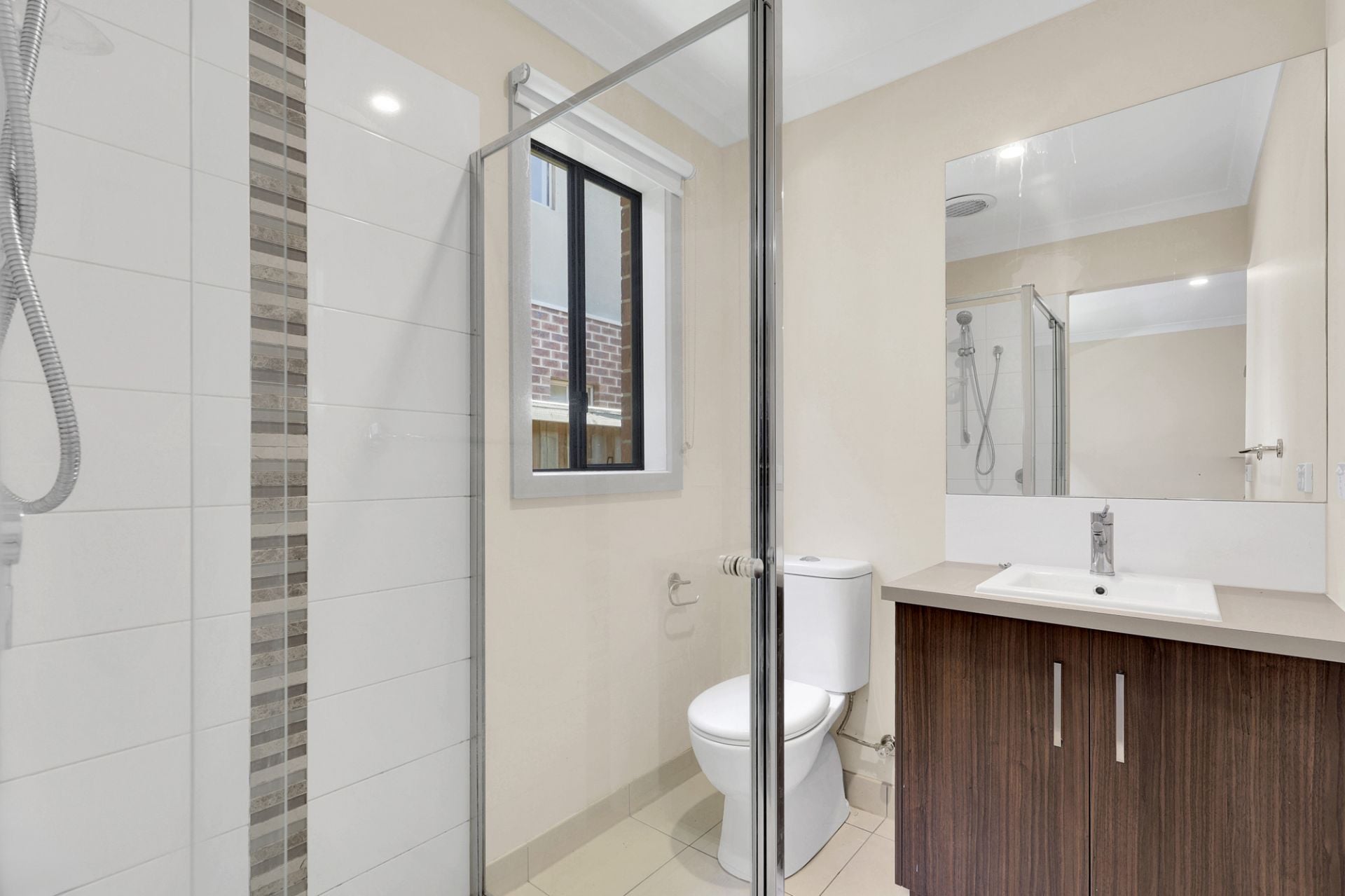 Lovely and Modern 4 Bedroom Home!