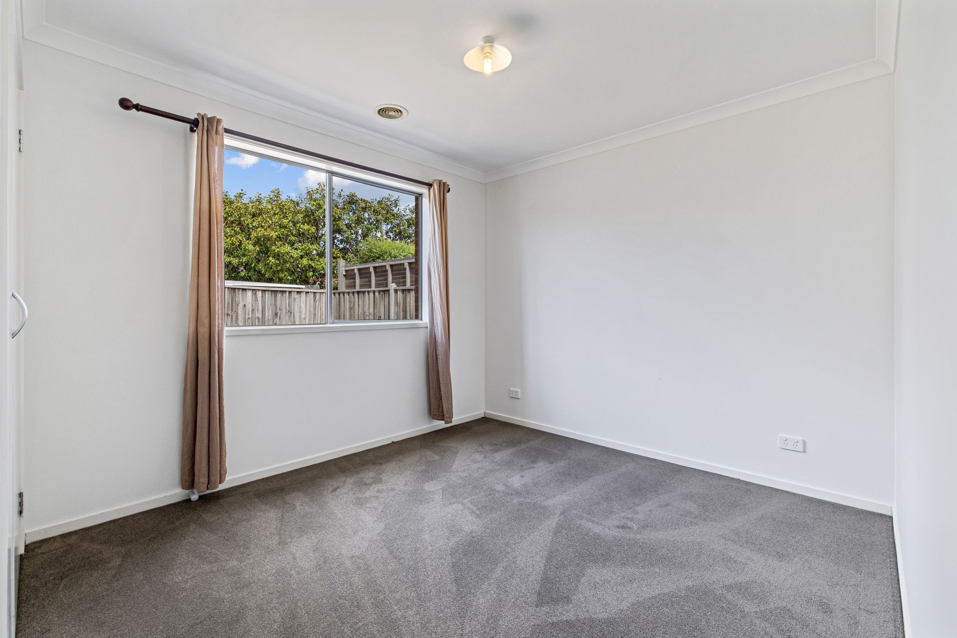 Exceptional Family Living in Prime Lalor Location