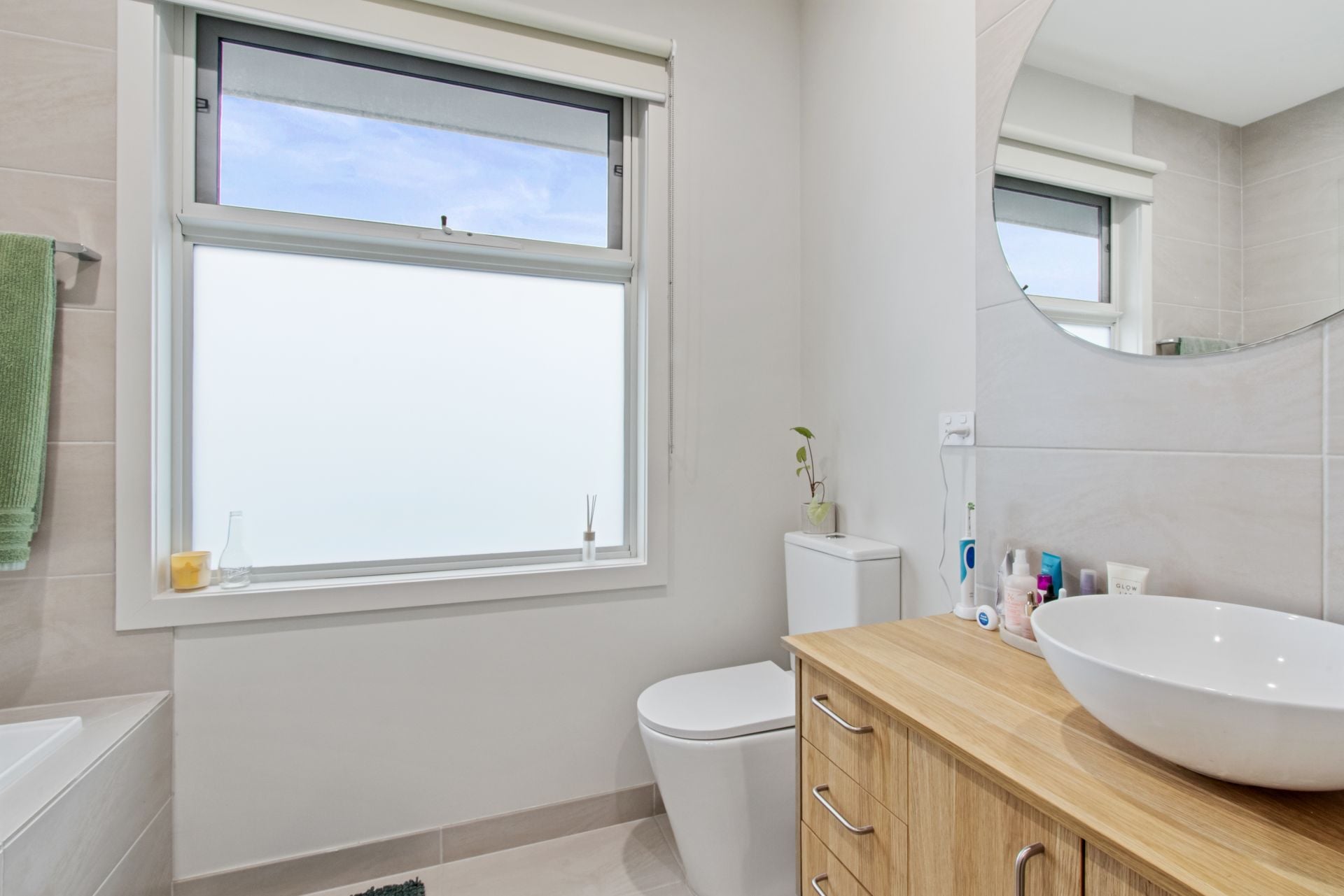 Stylish 3-Bedroom Townhouse in Prime Reservoir Location