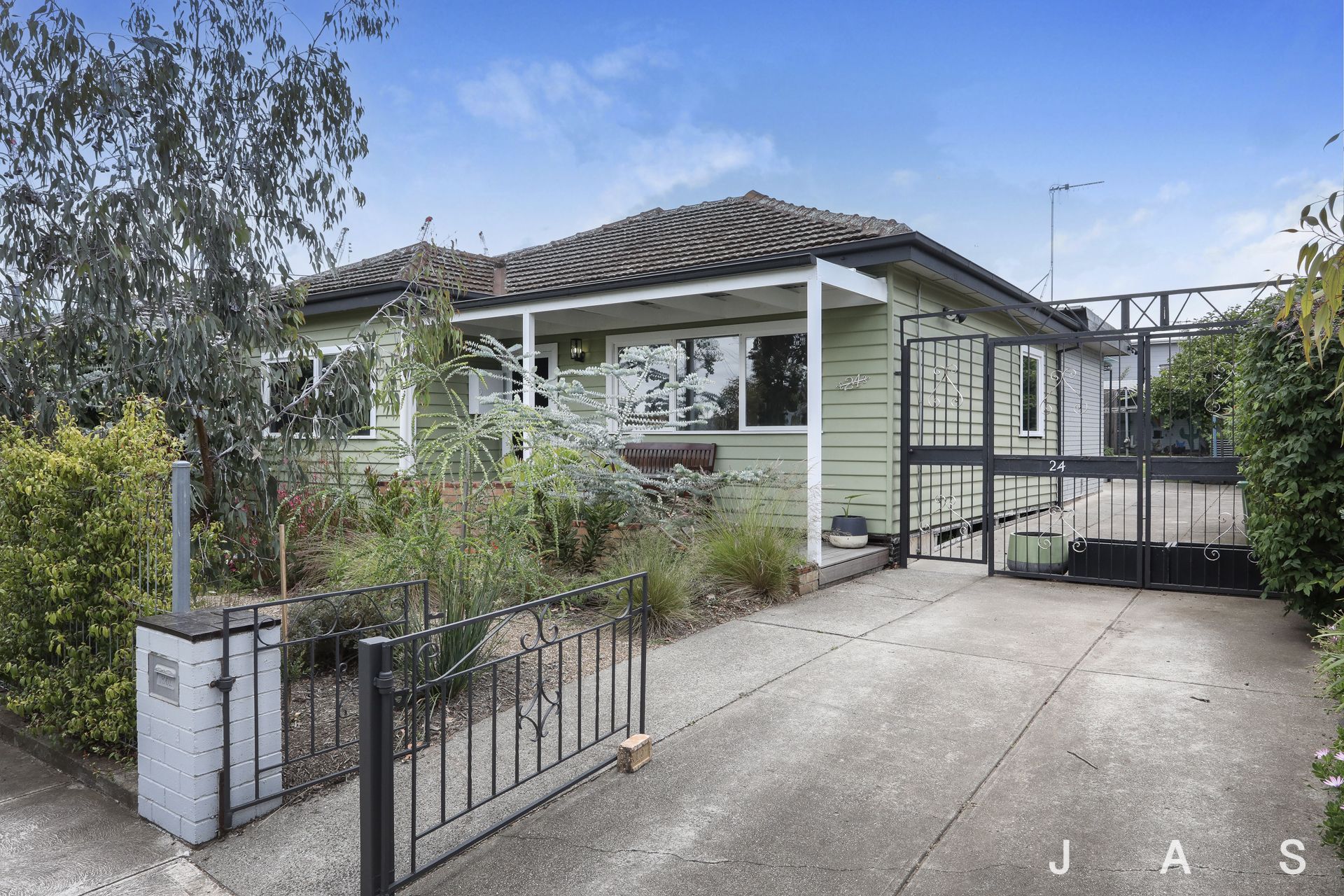 24 Hampton Parade West Footscray VIC, West Footscray - Thumbnail 2