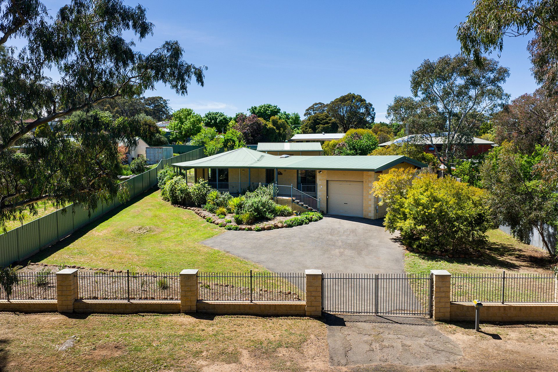 1 Sterrit Street, Castlemaine - Thumbnail 2