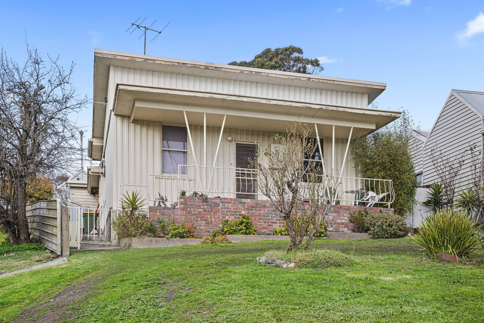 1 Peake Street, Golden Point, Golden Point - Thumbnail 2