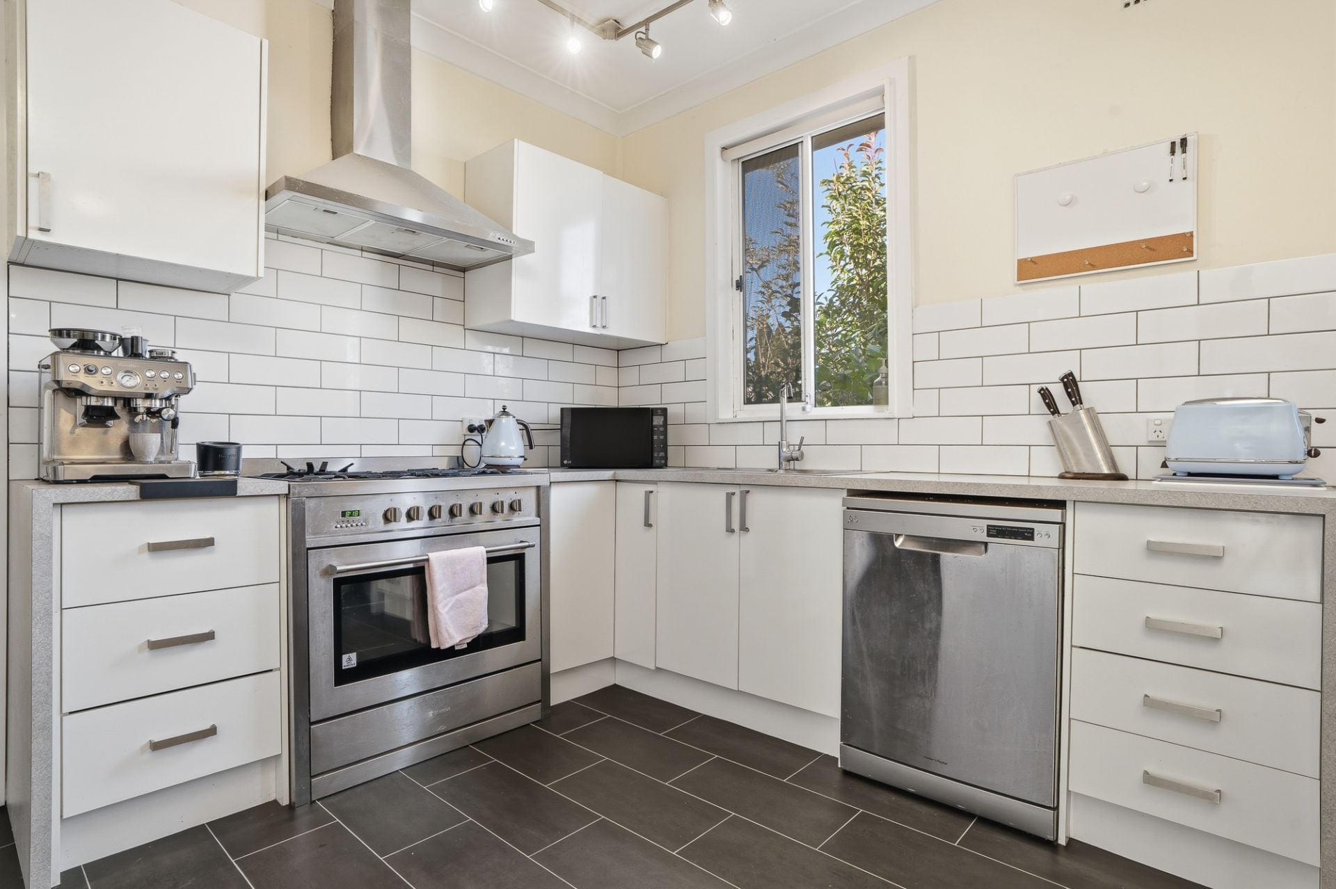 170 Clinton Street Orange NSW, Orange - Thumbnail 2