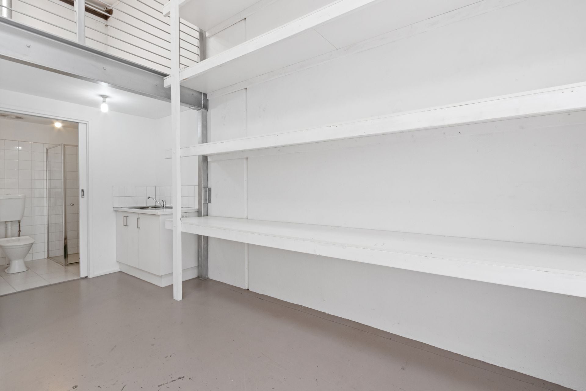 SUITS OWNER OCCUPIERS OR INVESTORS