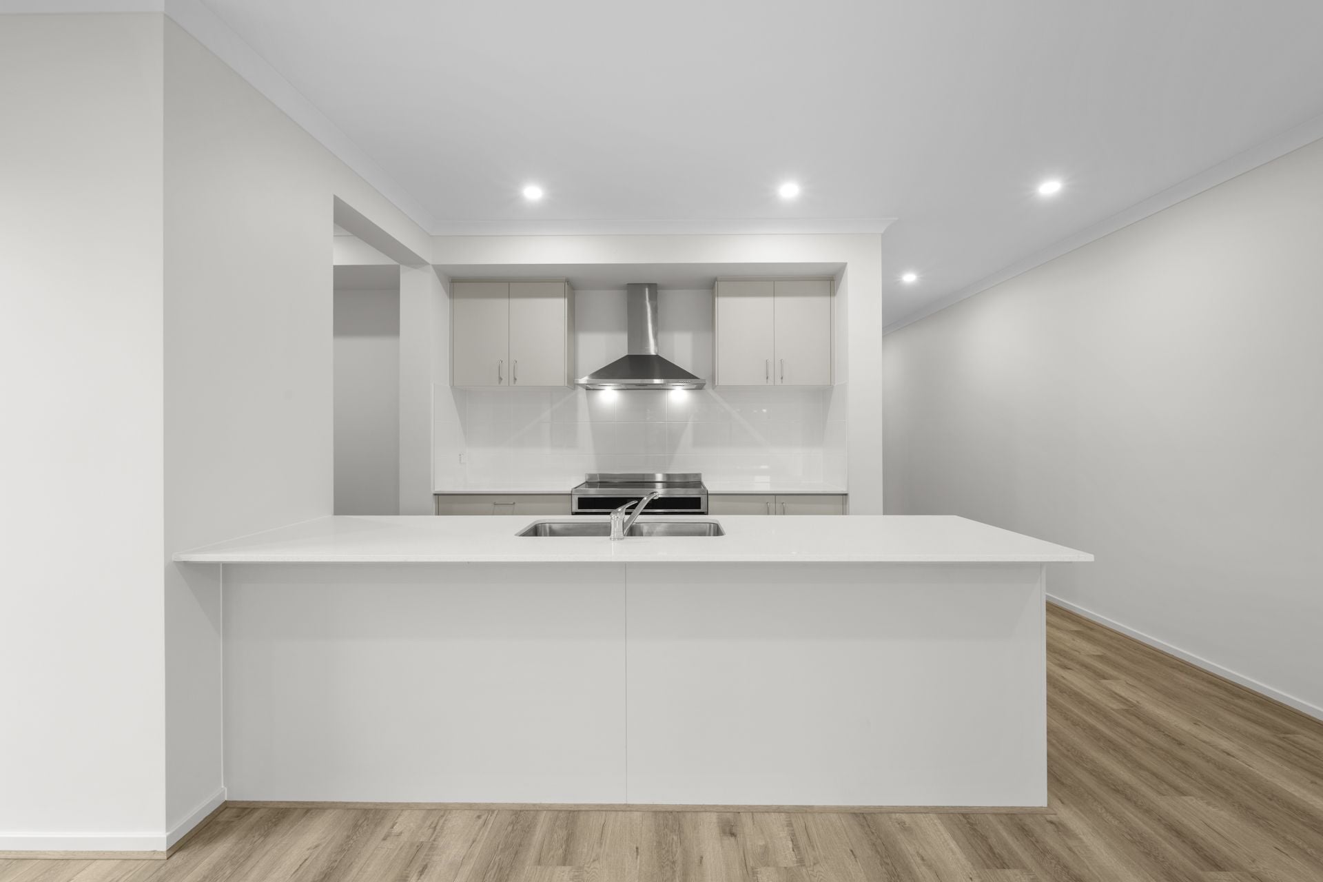 CONTEMPORARY COMFORT MEETS CONVENIENCE