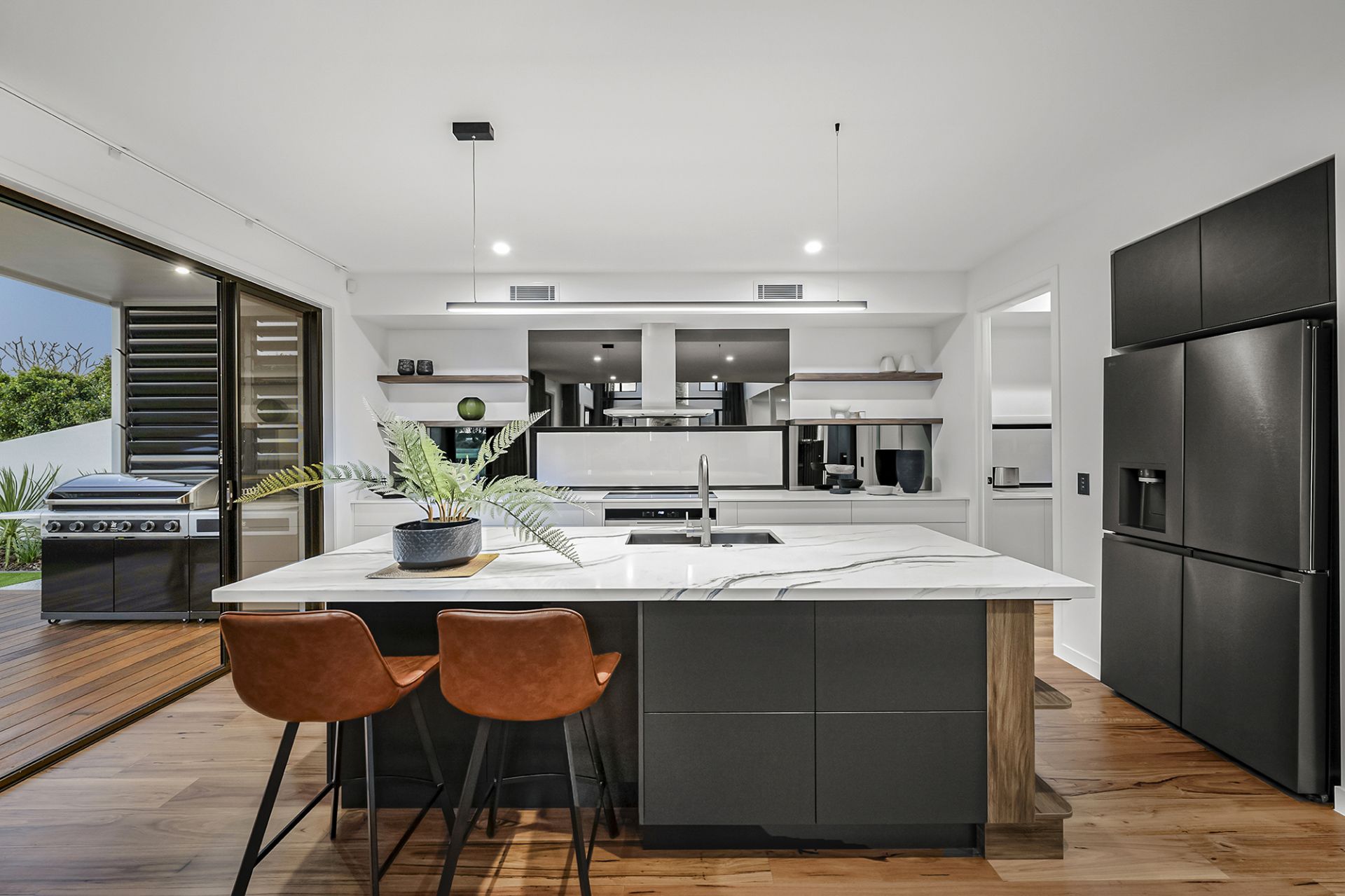 9214 Peter Senior Drive, Hope Island - Thumbnail 8