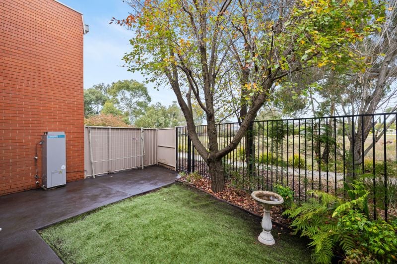 6/30 The Parkway, Caroline Springs