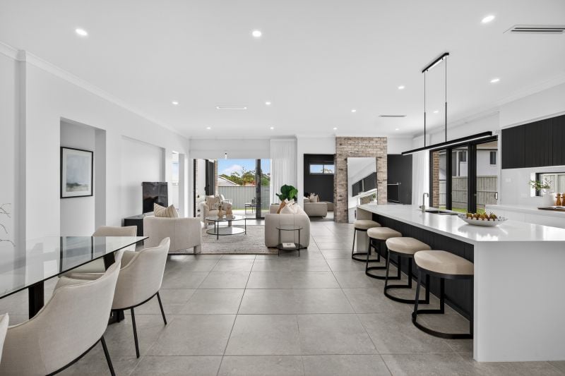 Immaculate Luxury: Seamless Indoor-Outdoor Living