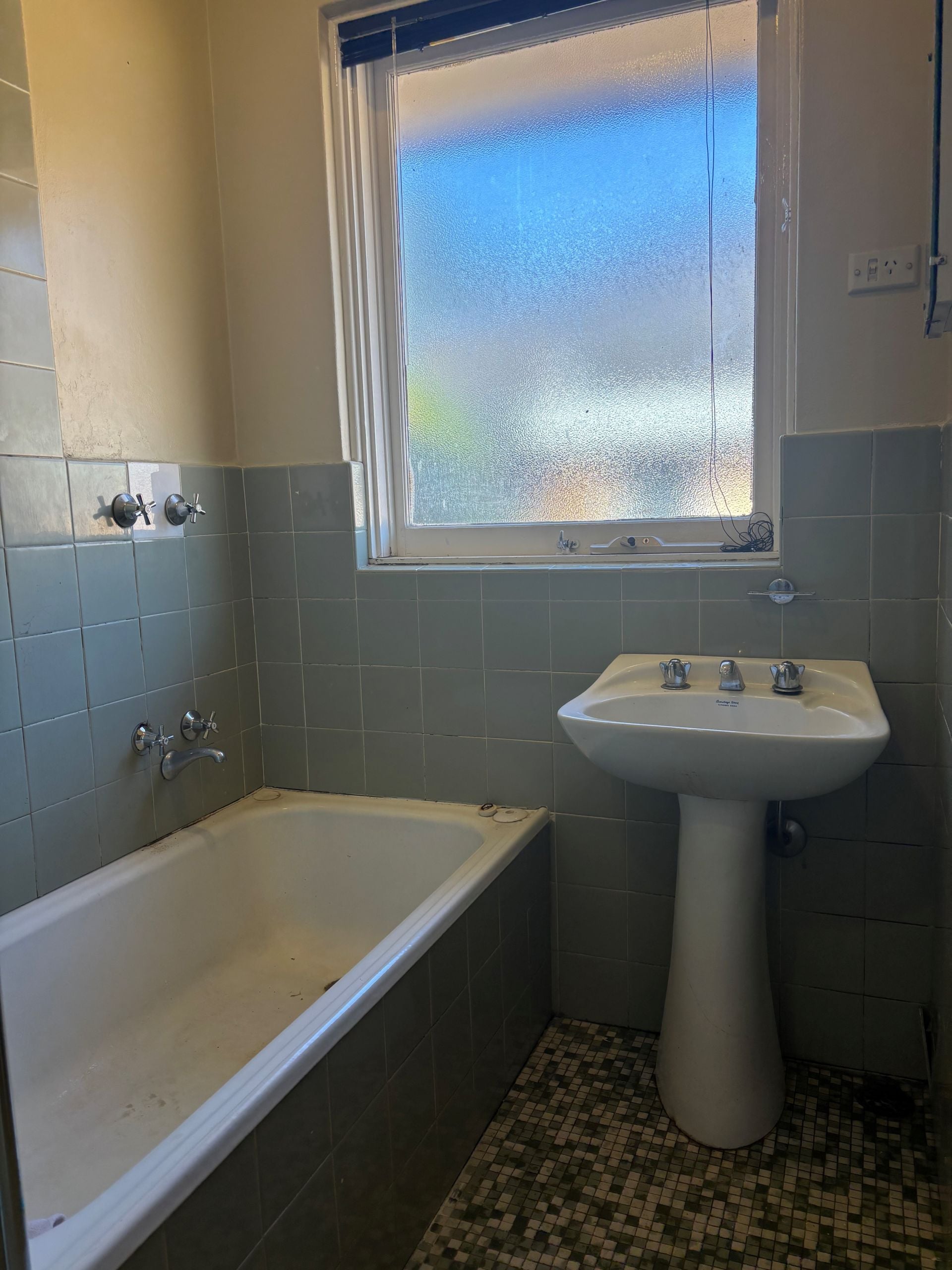 Bright & Convenient 2-Bedroom Unit in Ivanhoe