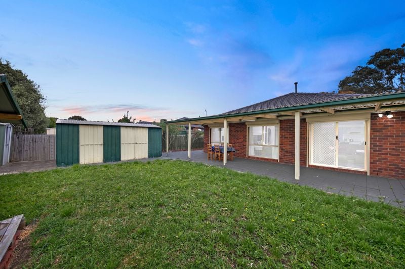 16 Sommeville Drive, Roxburgh Park