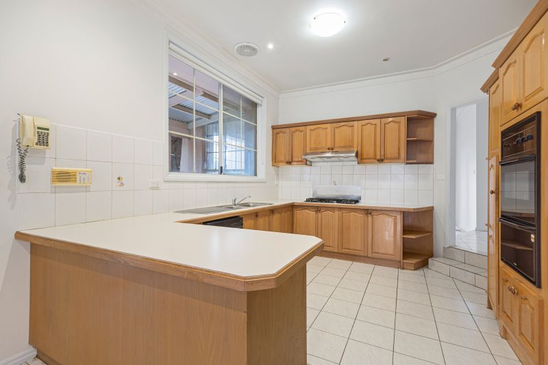 24 Barnard Court, Epping