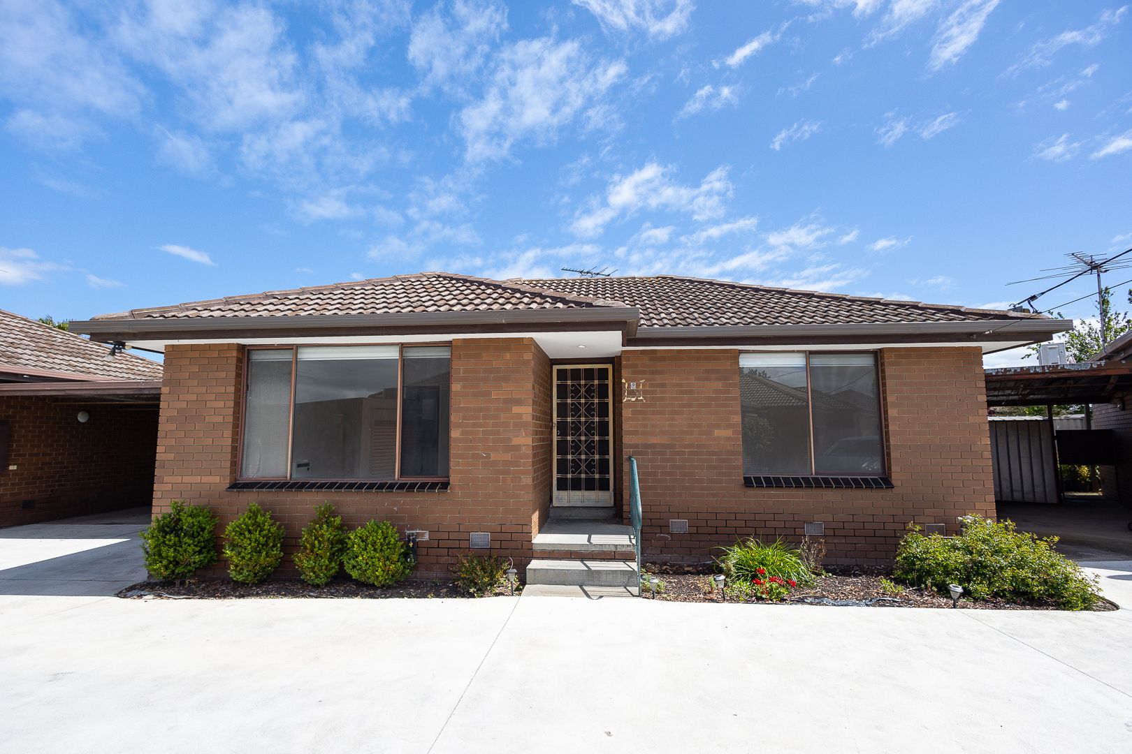 Neat Two-Bedroom Unit in Prime Lalor Location