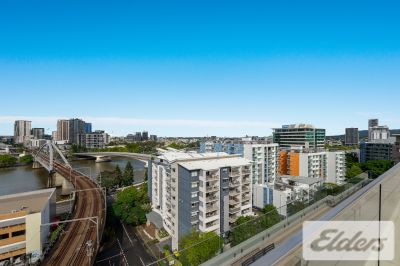 FULLY FITTED PLUG & PLAY OFFICE ON CUSP OF CBD !