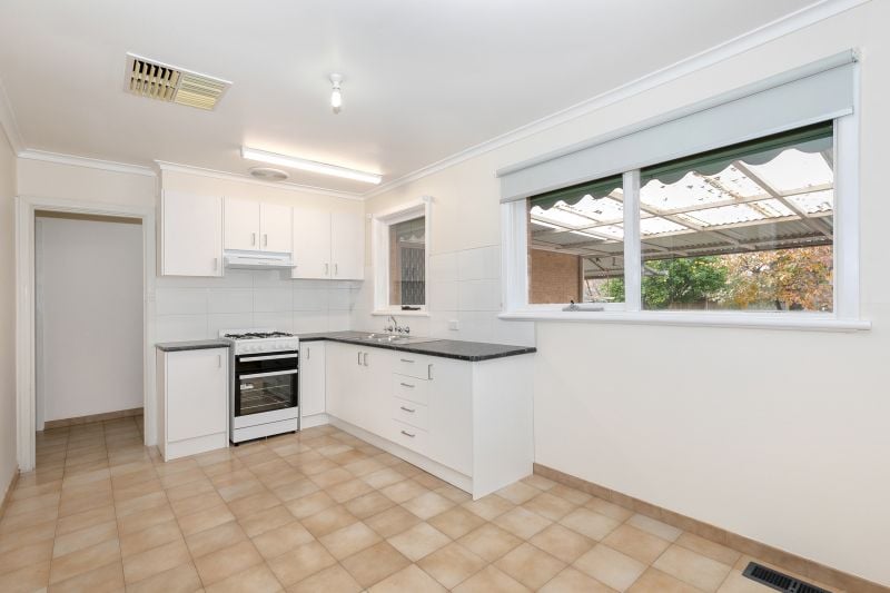 16 Avondale Road, Lalor