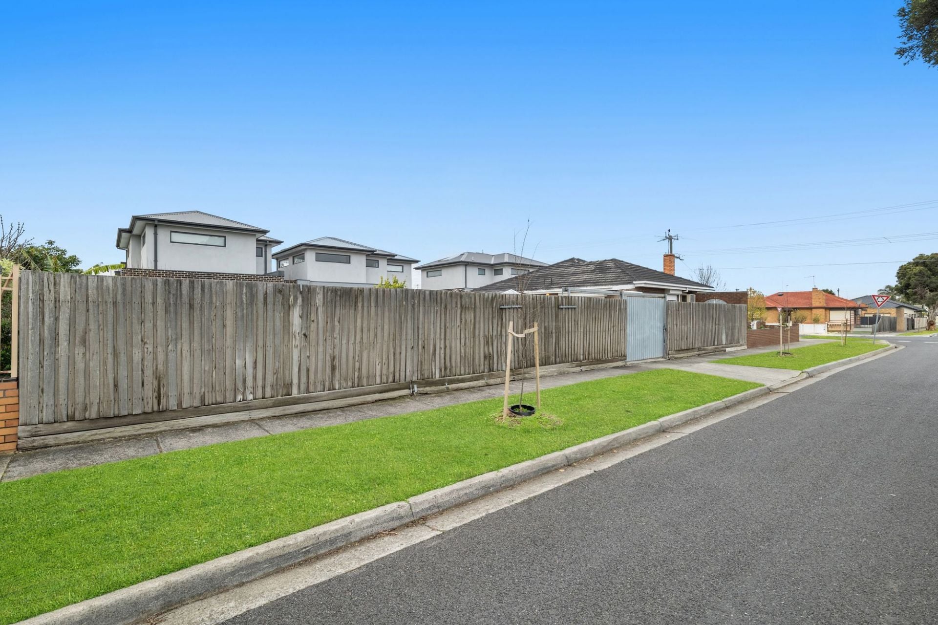 Investor / Builder Alert - Rare RGZ1 Corner Site ...... in Blue-Ribbon Locale