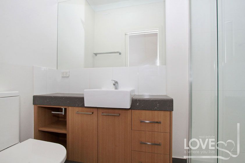 Modern Unit in Great Location!