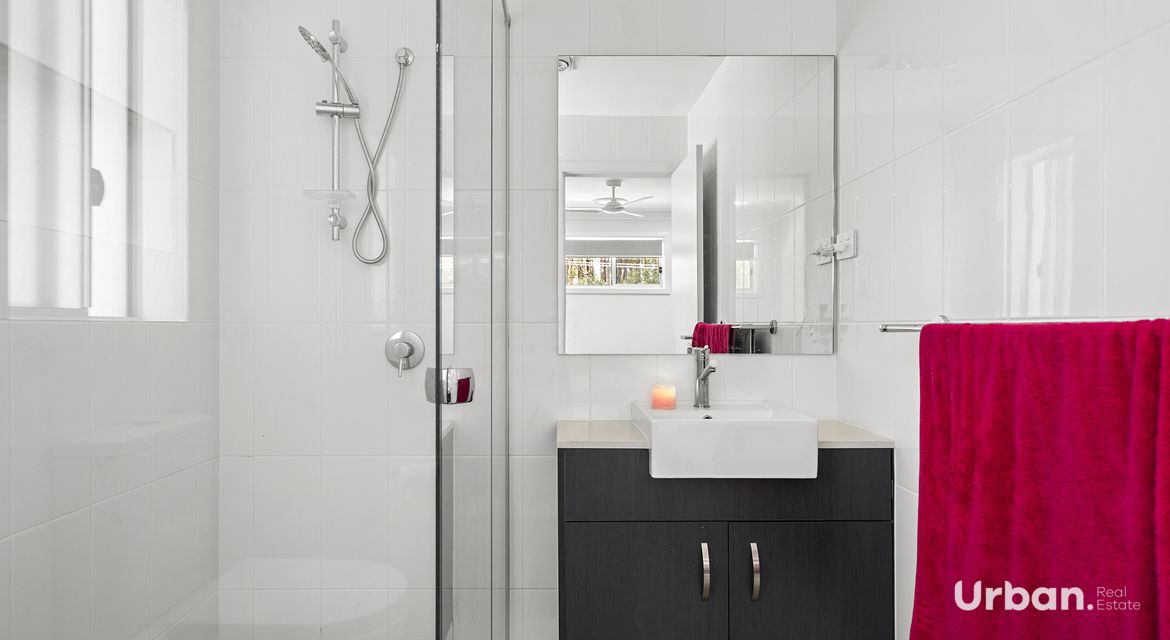 Oakville 256 Commercial Road