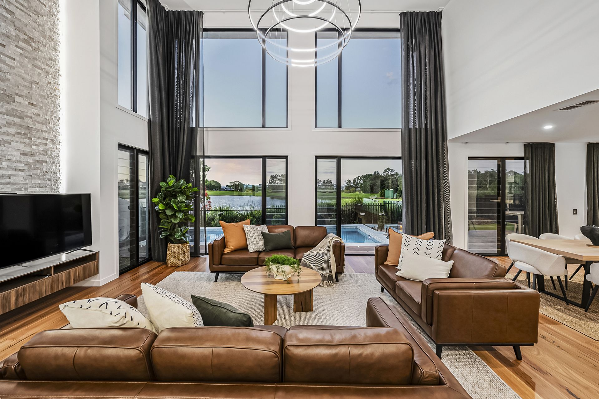 9214 Peter Senior Drive, Hope Island - Thumbnail 2