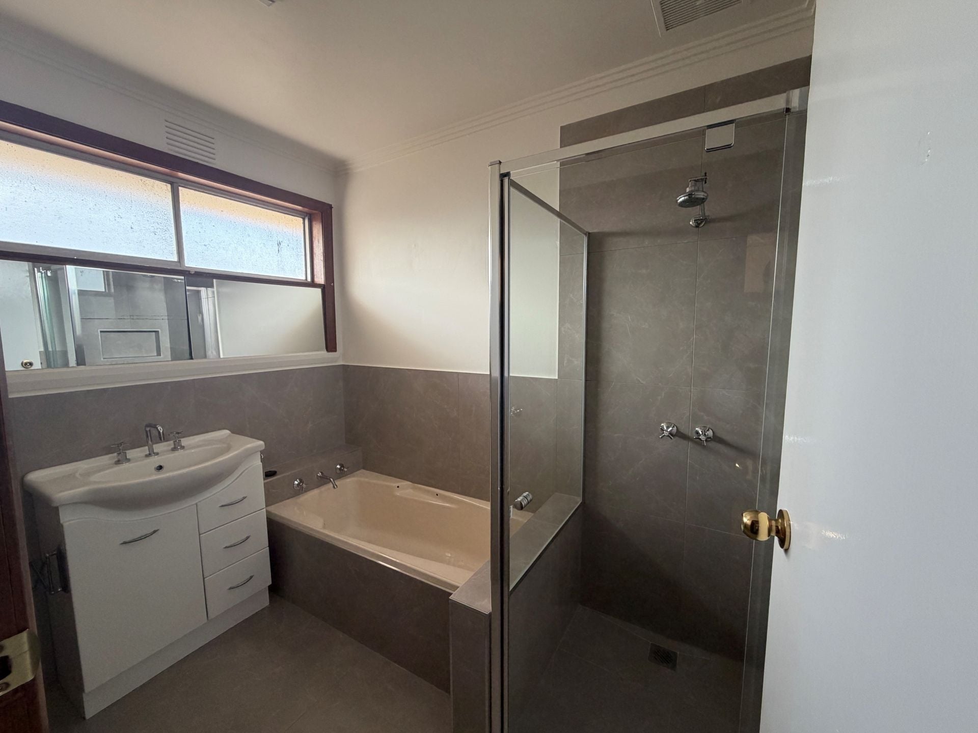 LARGE FAMILY HOME IN GREAT LOCATION