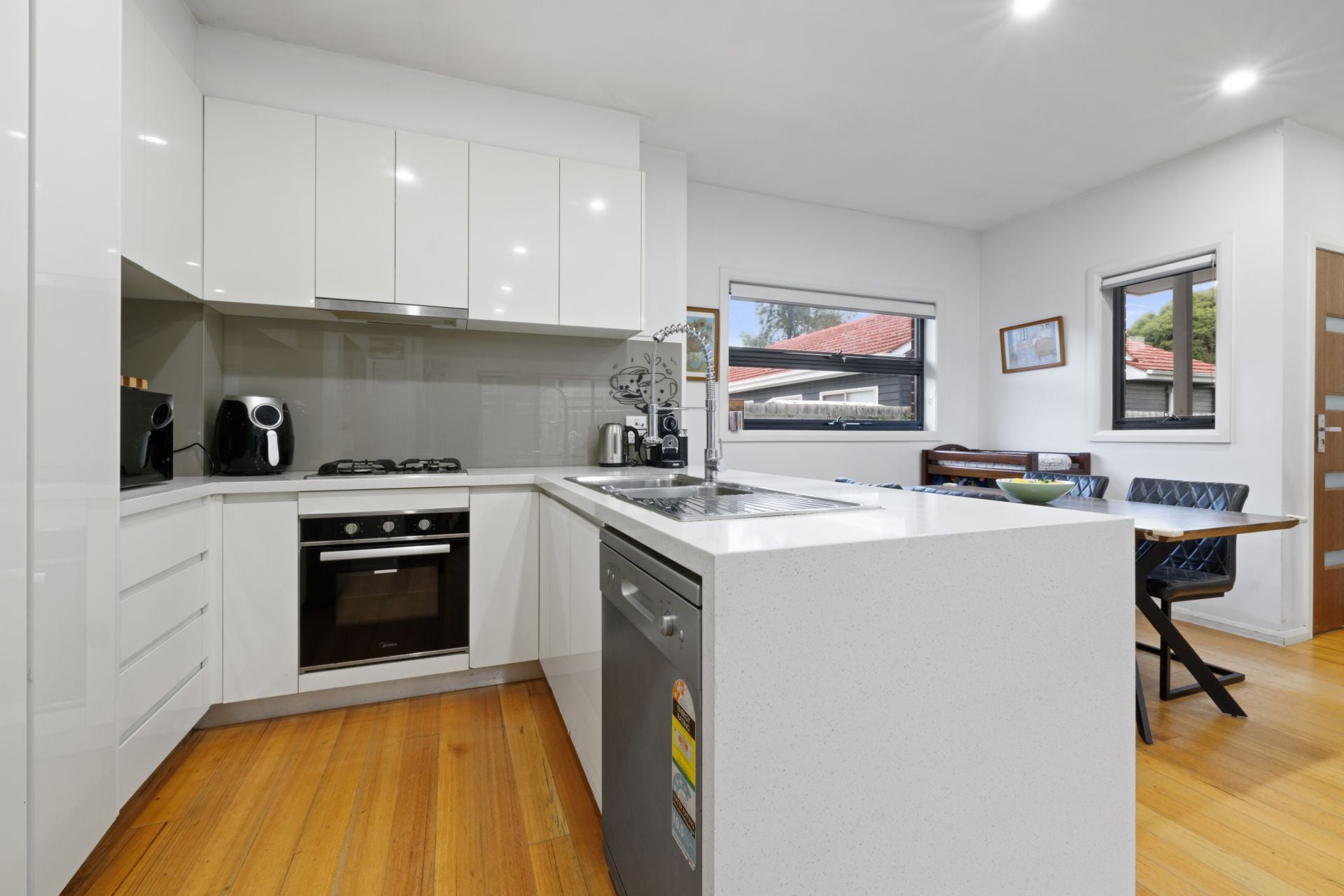 Modern Townhome For Lease