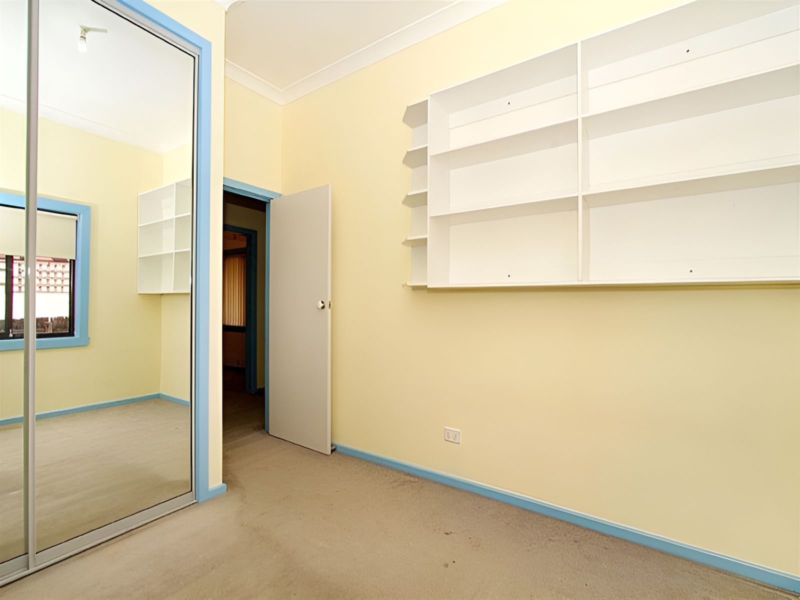 Cosy 3 Bedroom Home with Bungalow!