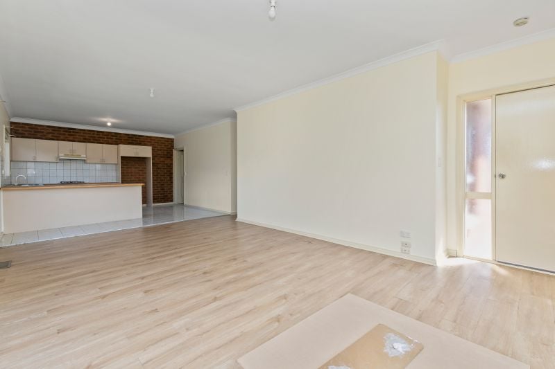 2/9 Dennis Street, Lalor