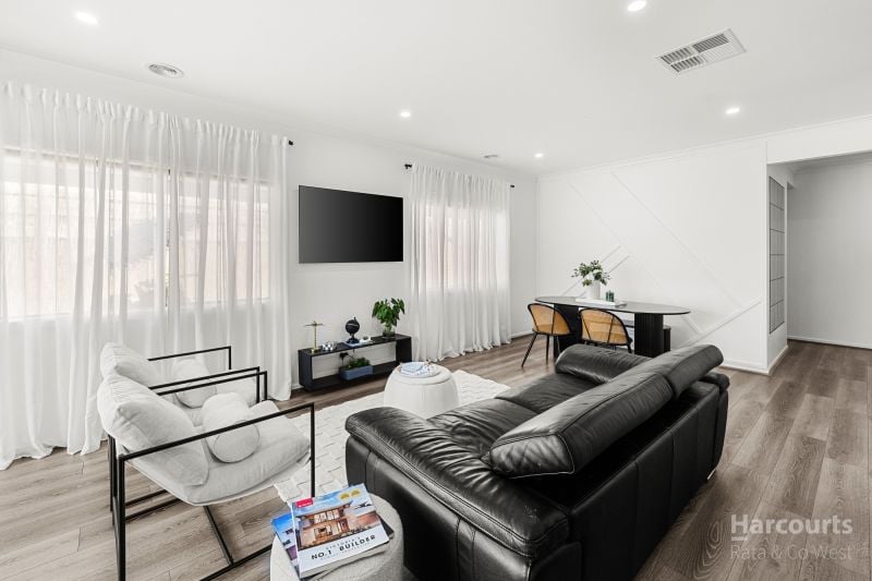 16 Dollarbird Drive, Deanside