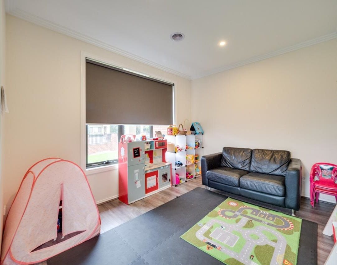 Beautiful Two-Bedroom Townhouse in Convenient Location