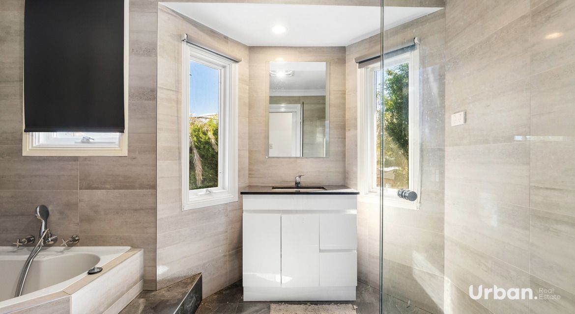 Glen Alpine 40 Nepean Towers Avenue