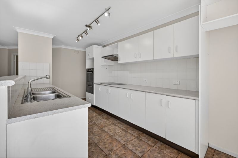 SPACIOUS FAMILY HOME IN QUIET SETTING