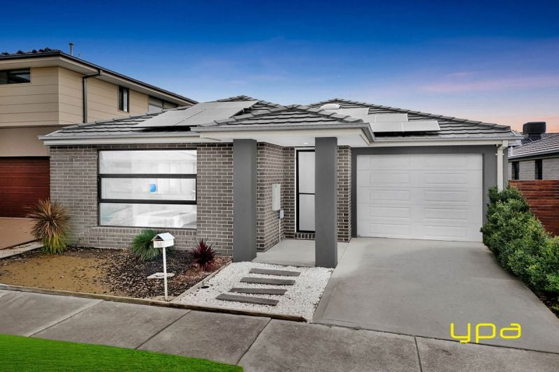 16 Scotland Circuit Cranbourne West VIC, Cranbourne West - Image 1