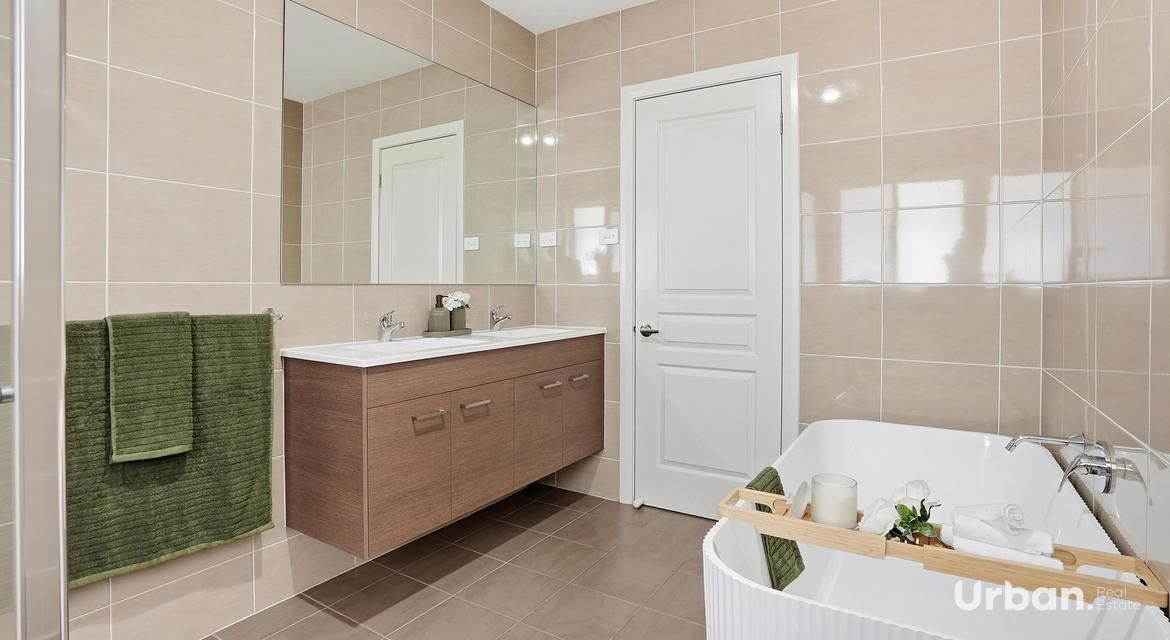Denham Court 32 Plumegrass Avenue