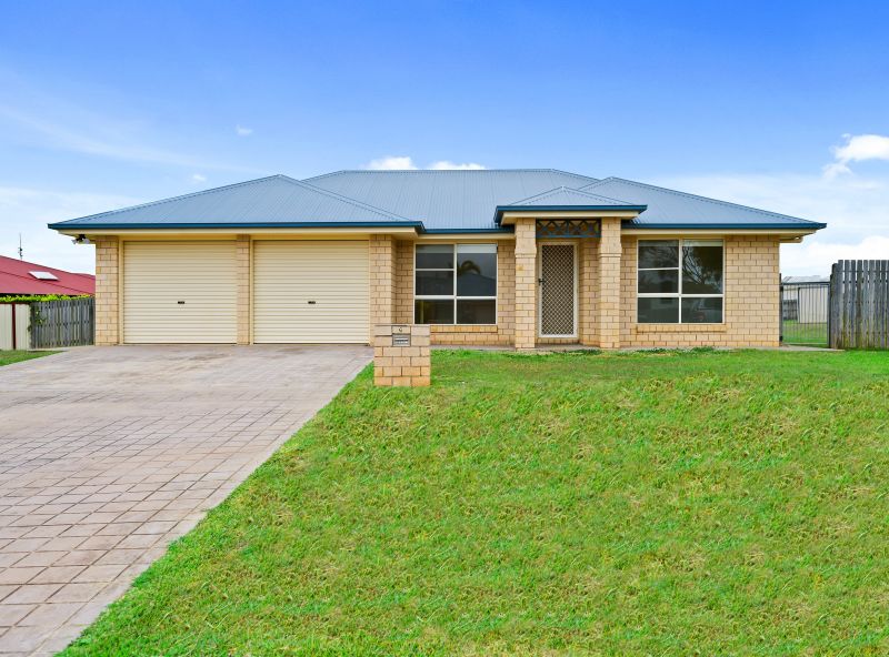 Peaceful Suburban Living Meets Modern Convenience – Room to Breathe in Westbrook!