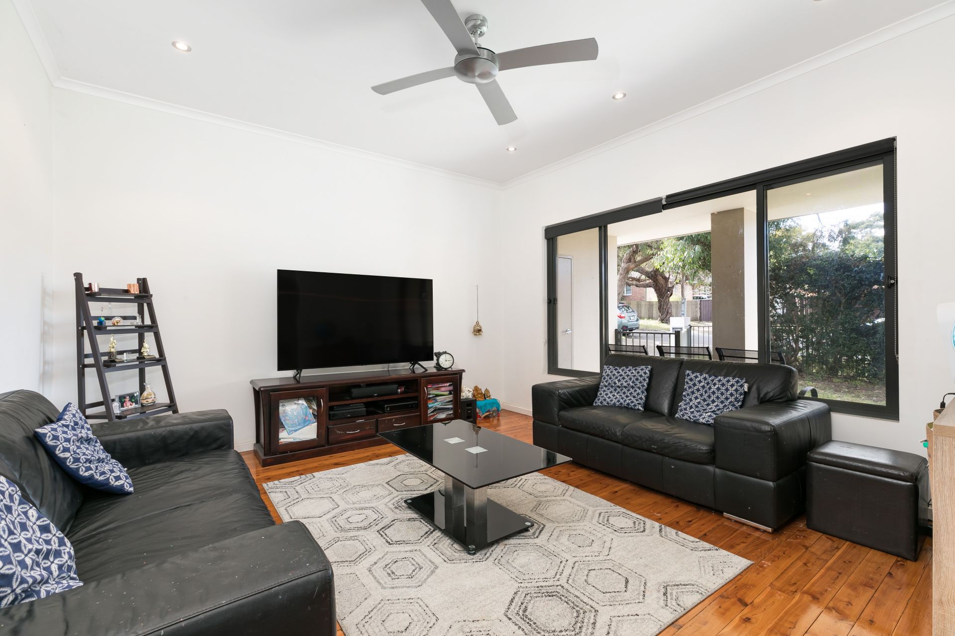 33 Hinkler Avenue, CARINGBAH, Caringbah - Thumbnail 3