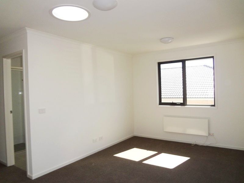 12 Grandstand Way, Wollert