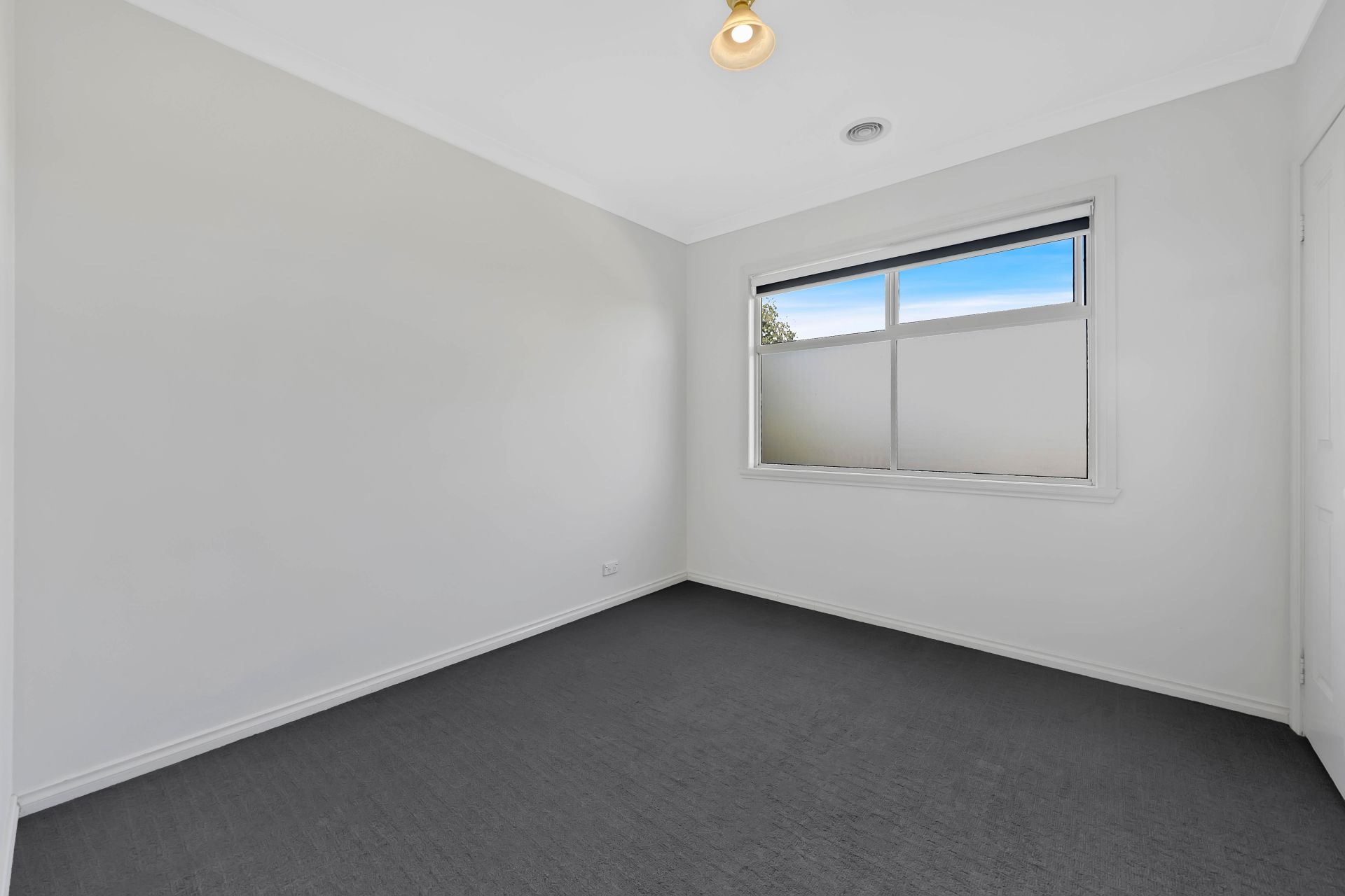 Modern Comfort & Convenience in Prime Reservoir Location