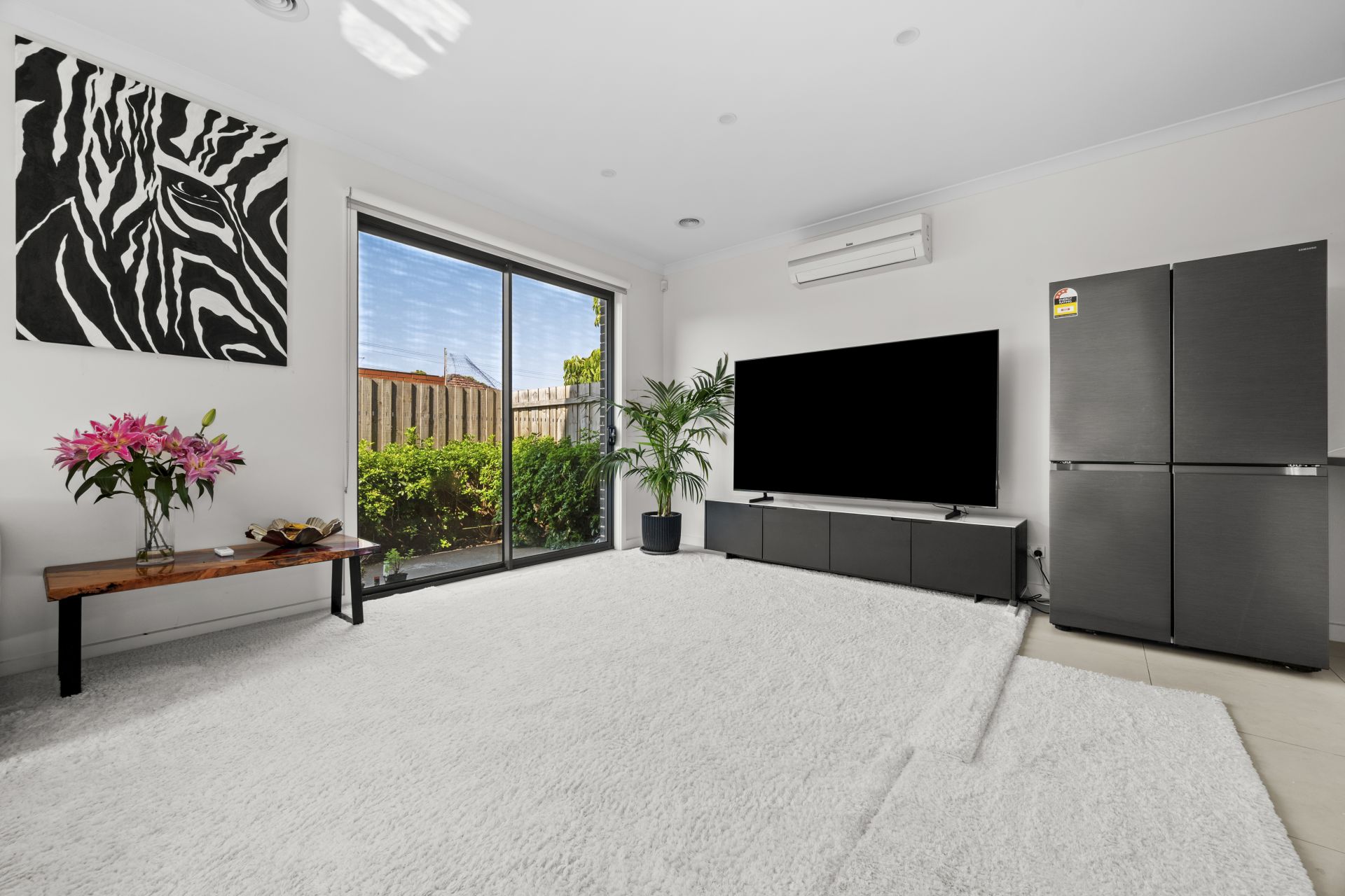 Modern Townhouse Offering Lifestyle And Location