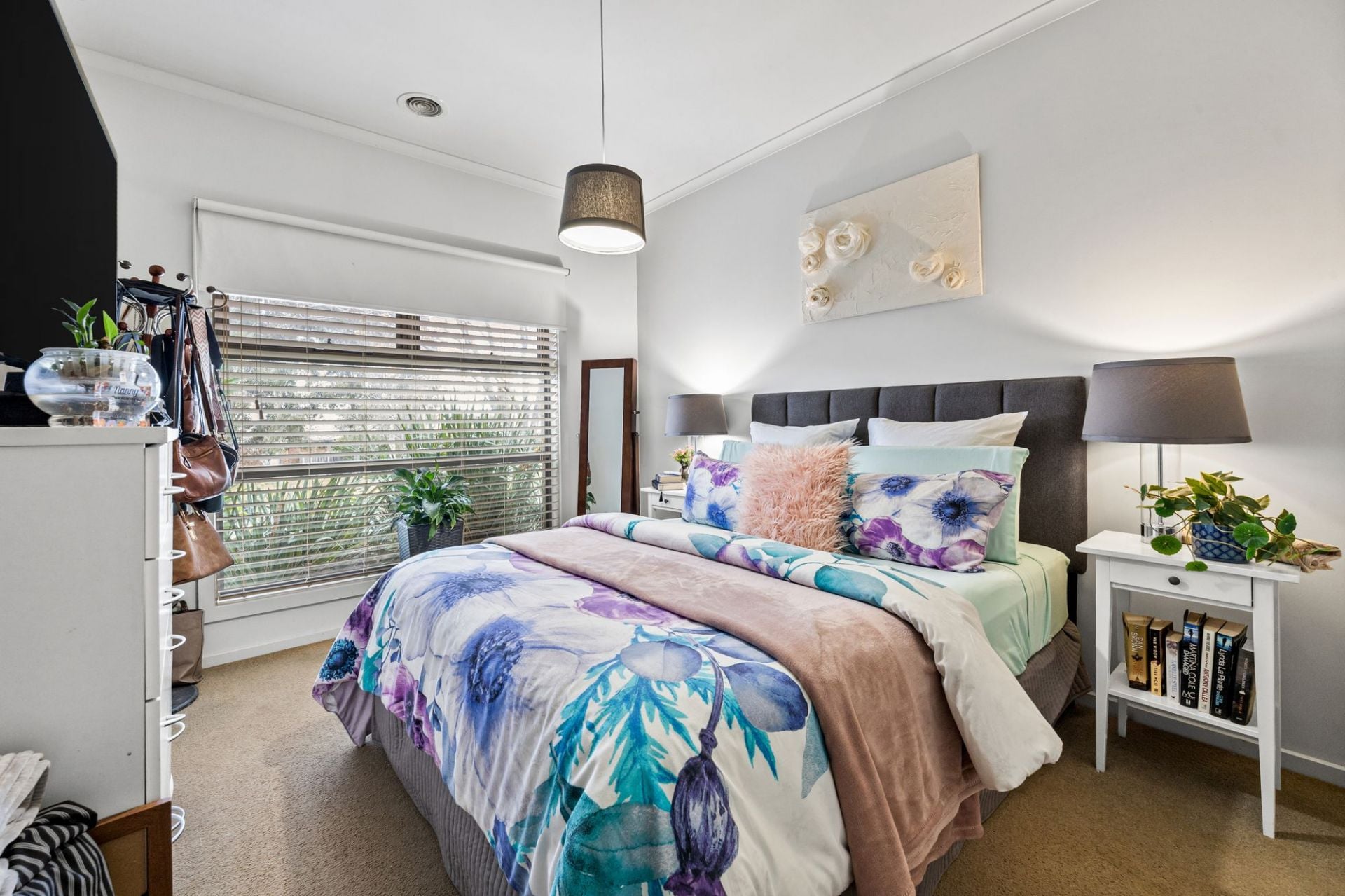 Cosy, Light-Filled Living in an Elevated Corner Position – Perfect First Home, Downsizer or Investment