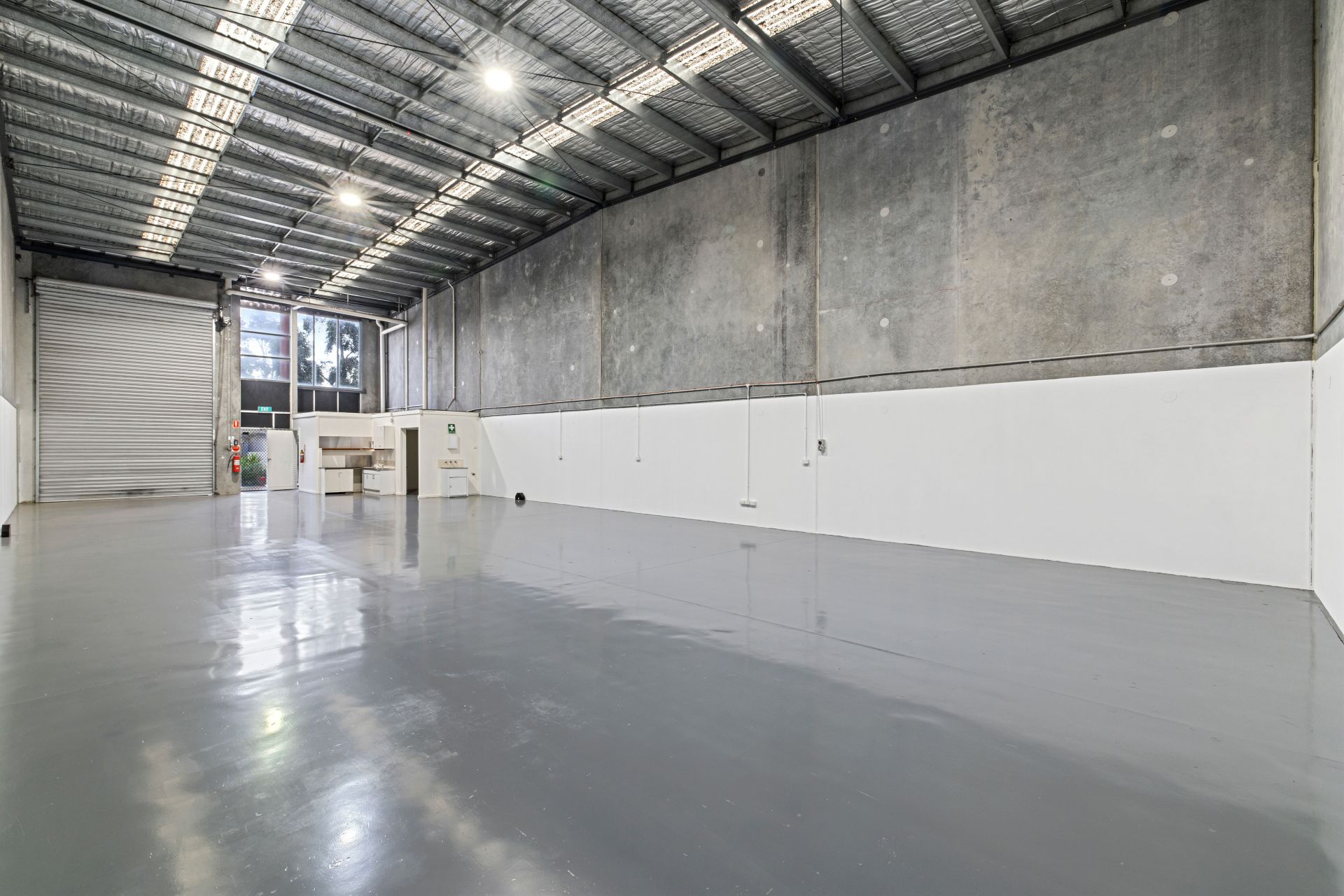 POSITION- POSITION 
WAREHOUSE + STORAGE YARD & NO GST.