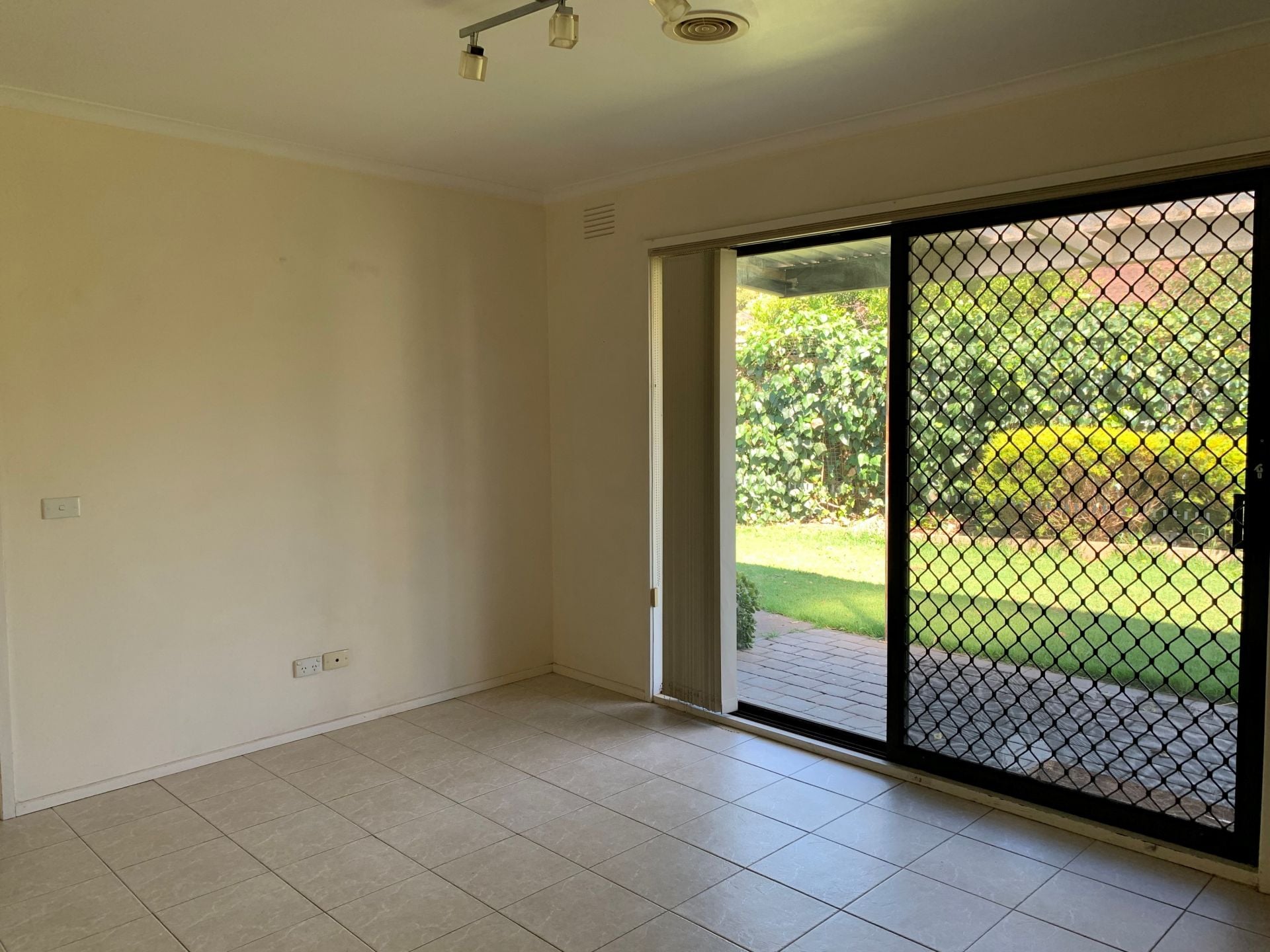 A Charming & Affordable Family Home !!!