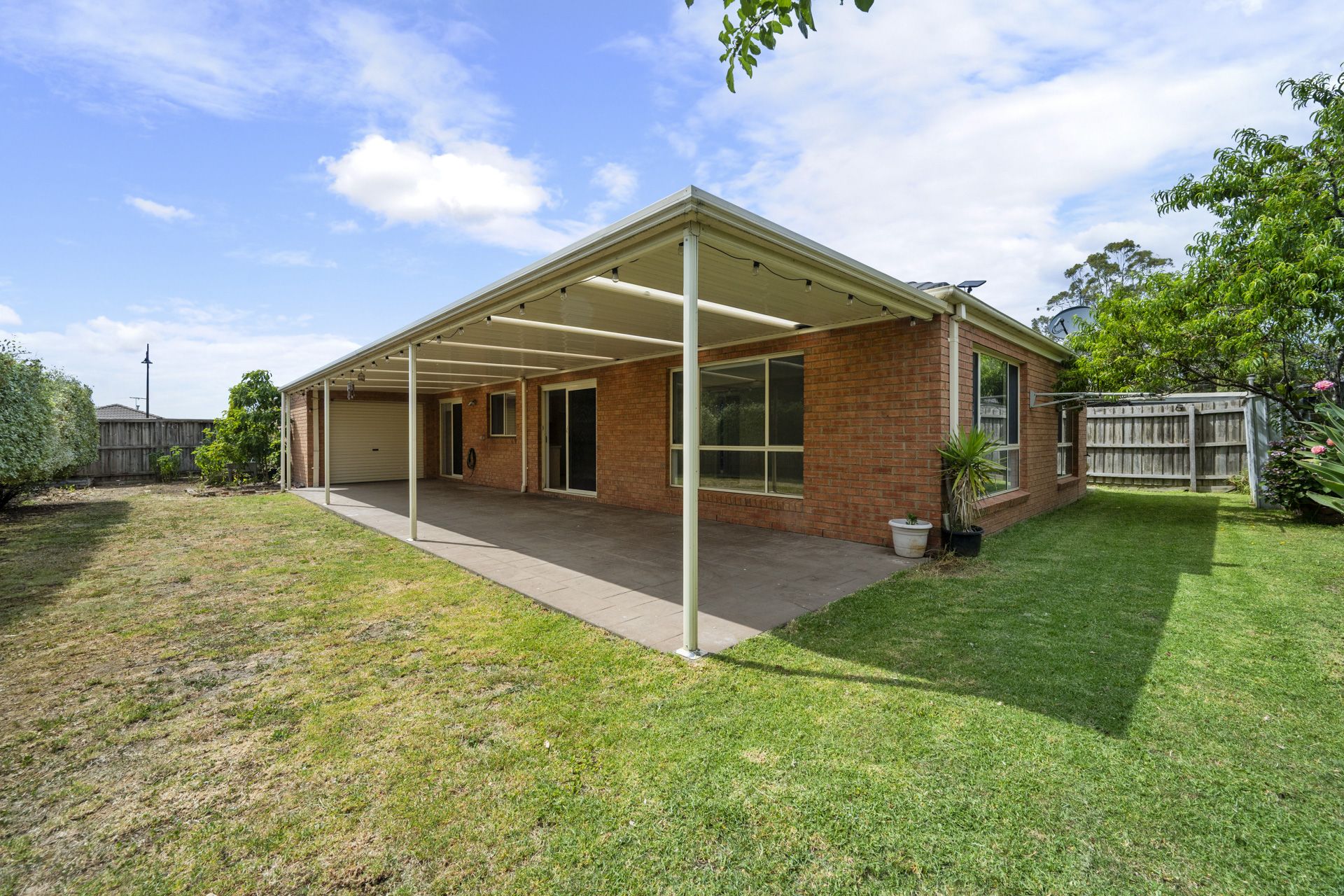 SPACIOUS AND STYLISH FAMILY HOME