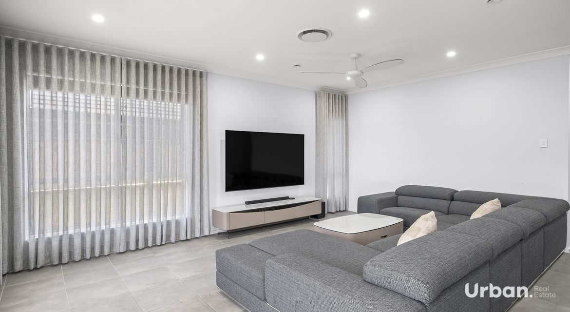 Oakville 256 Commercial Road