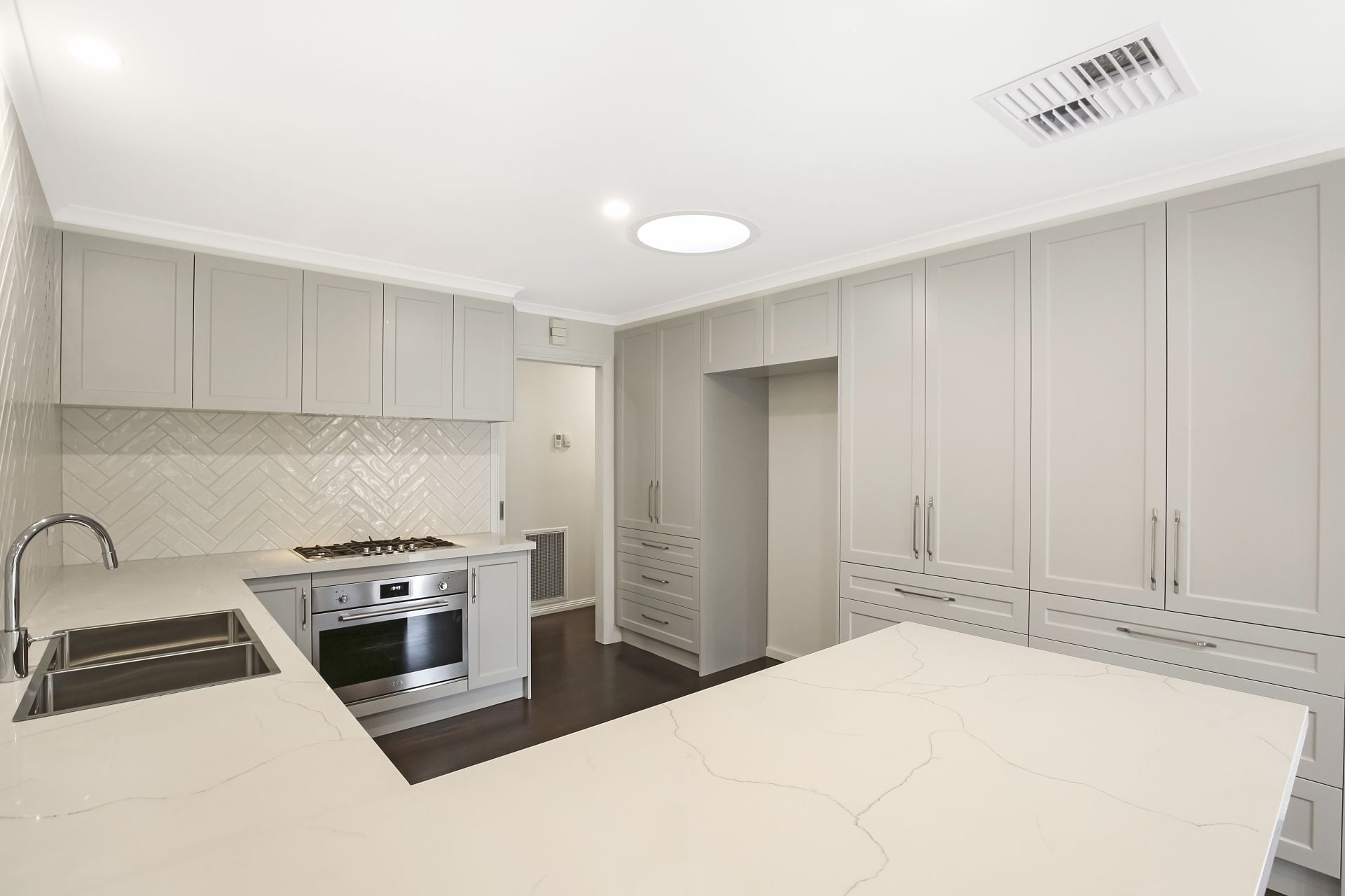 Executive Family Luxury Living in Ivanhoe